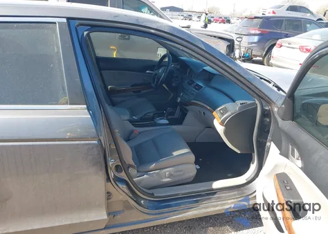 2011 Honda Accord 2.4 Ex-L z USA, uszkodzony, nr VIN 1HGCP2F81BA018880